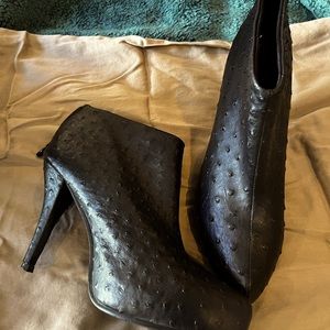 Dots booties, size 11